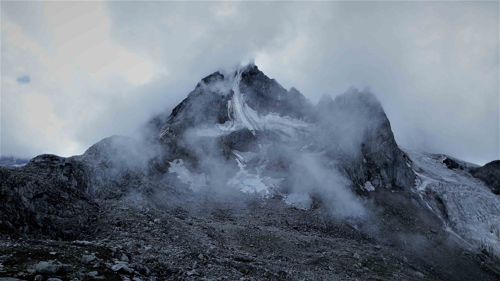 Hampta Pass - connecting the two heavens !