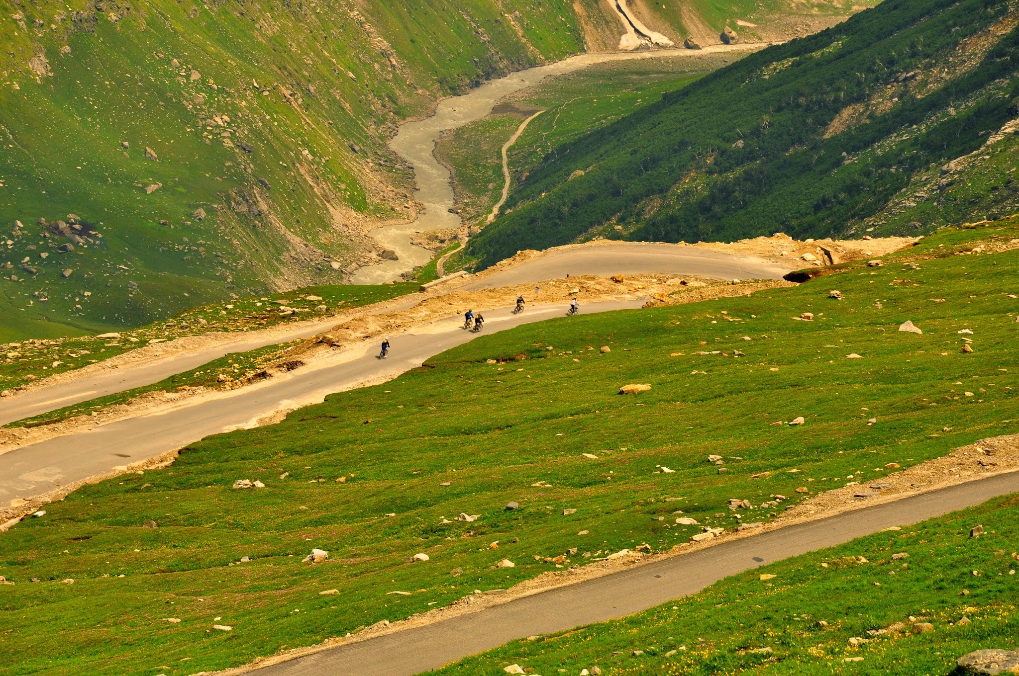 Why Manali-Leh Cycling is the next big thing for all the cyclists out there