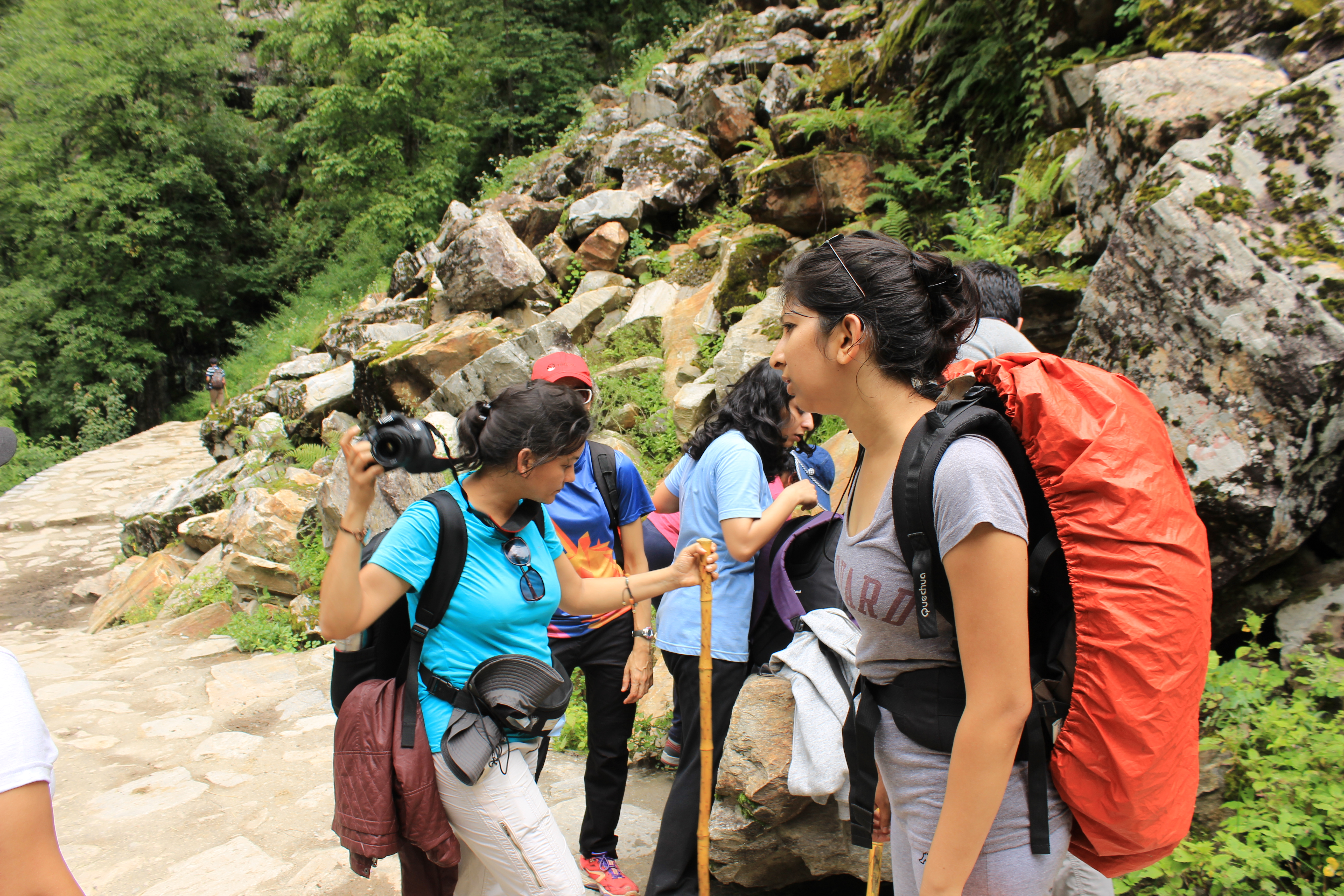 Never Offload your rucksack - Its not just UNCOOL but also UNSAFE