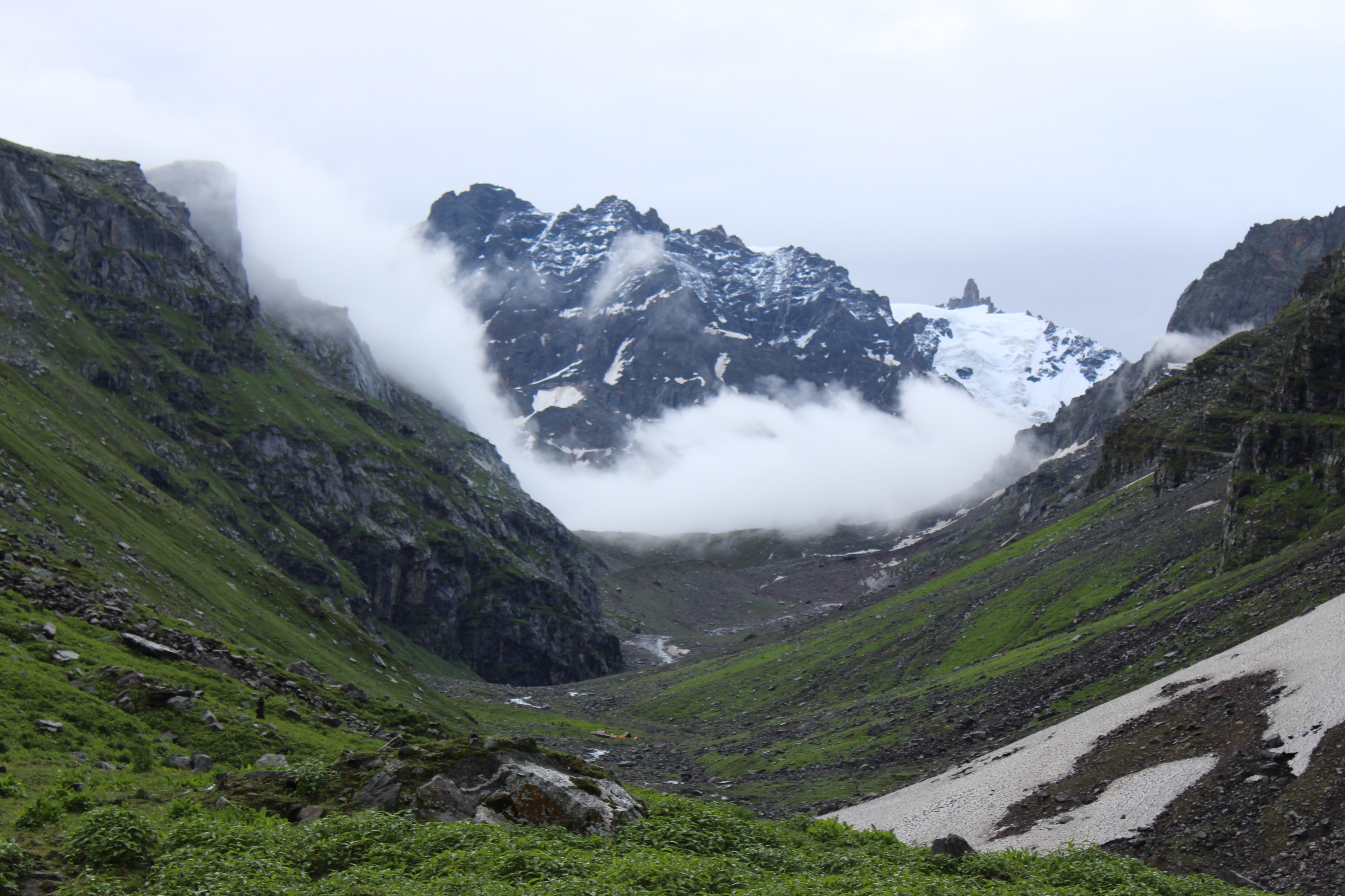 Hampta Pass - A Rendezvous For Men and Mountains