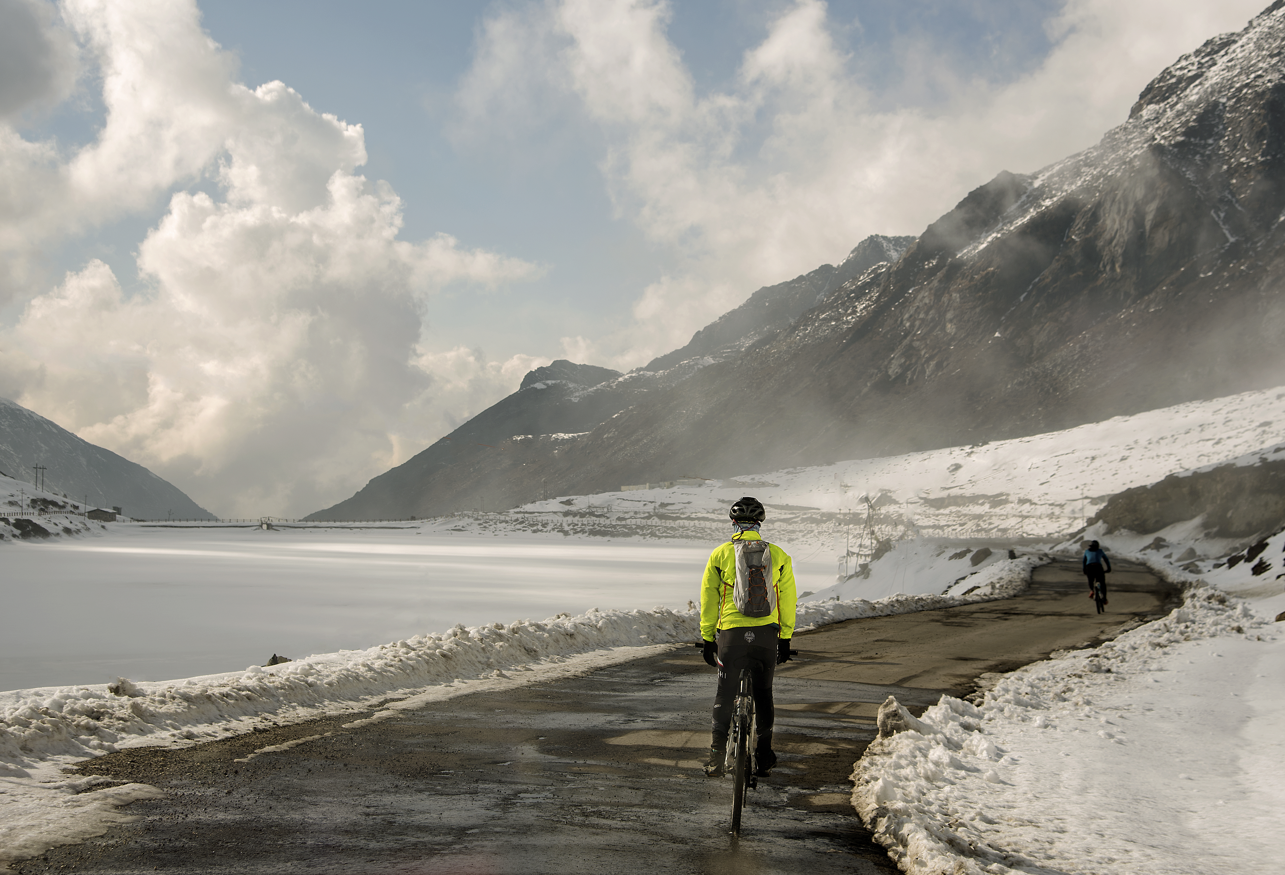 4 Best Cycling Expeditions To Do In India