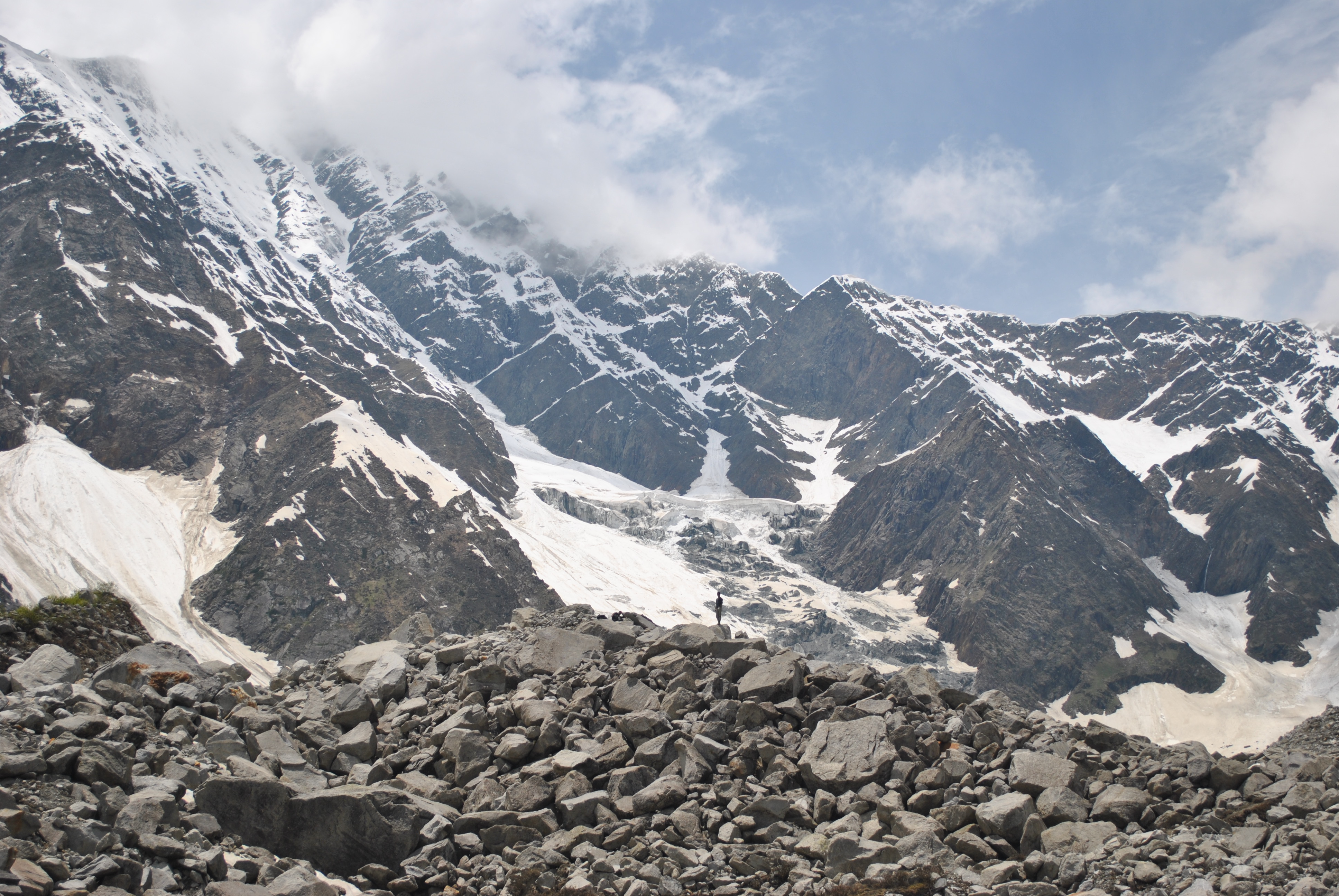 Reasons Beas Kund Trek Is So Popular & A List of Alternatives to Choose From  