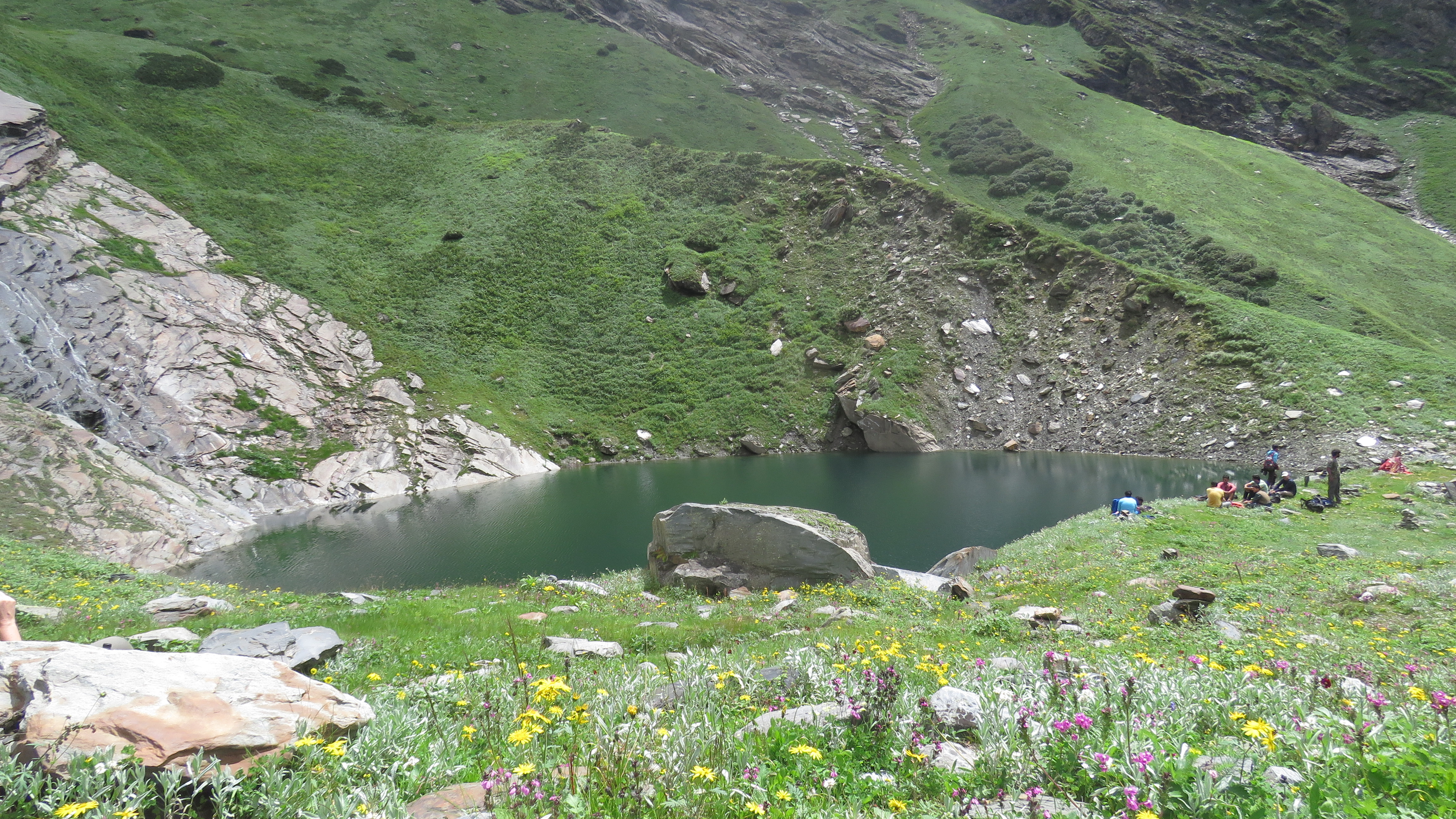 Reasons Beas Kund Trek Is So Popular & A List of Alternatives to Choose From  