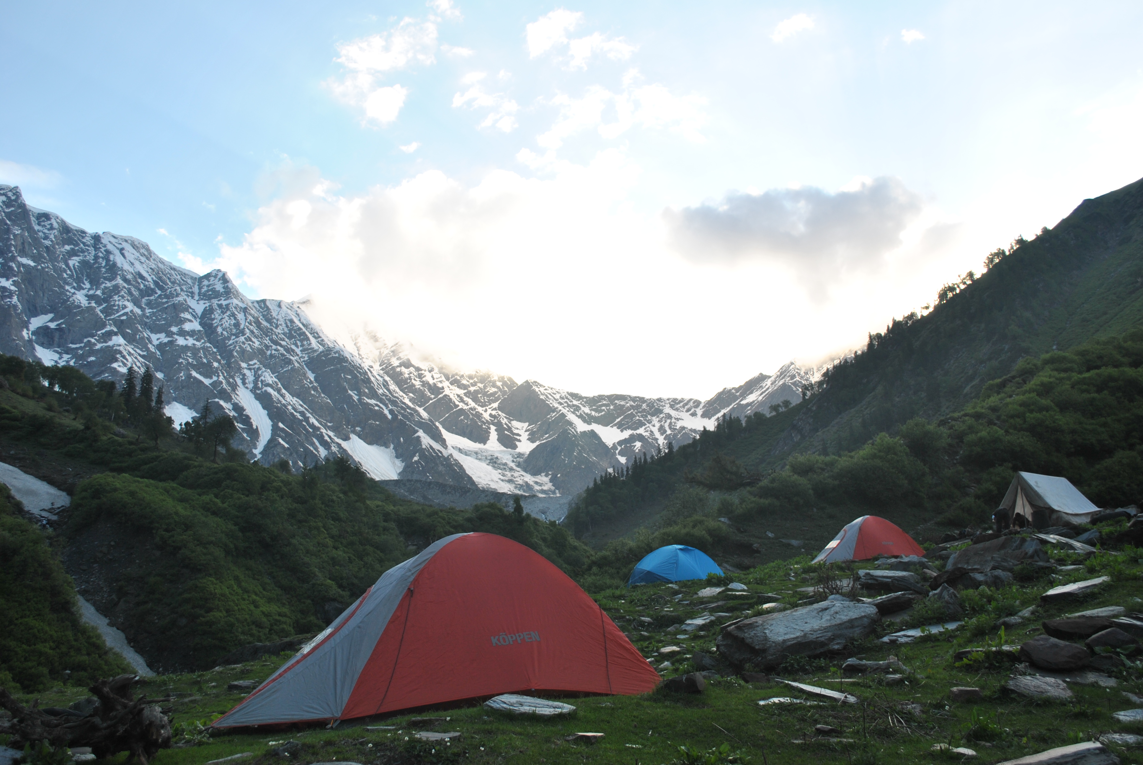 Reasons Beas Kund Trek Is So Popular & A List of Alternatives to Choose From  