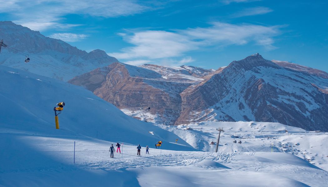 gulmarg skiing image bikat