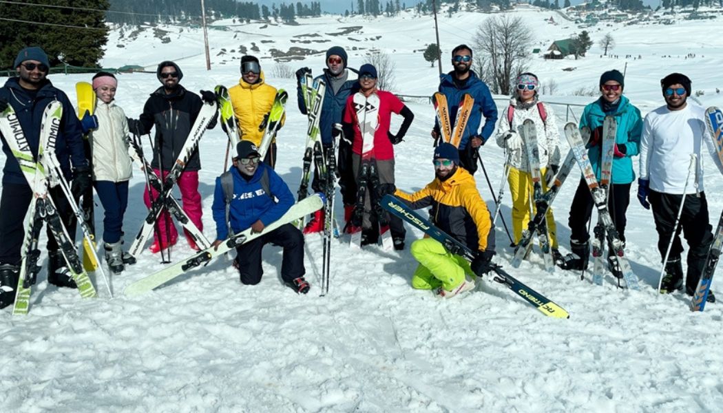 skiing group in gulmarg bikat image