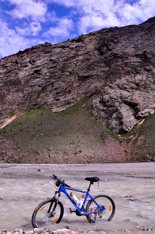 Conquering Your Fears, Gaining Yourself : Manali - Khardung La Cycling Expedition ( Part - 2 : Sissu to Brandy Nallah )