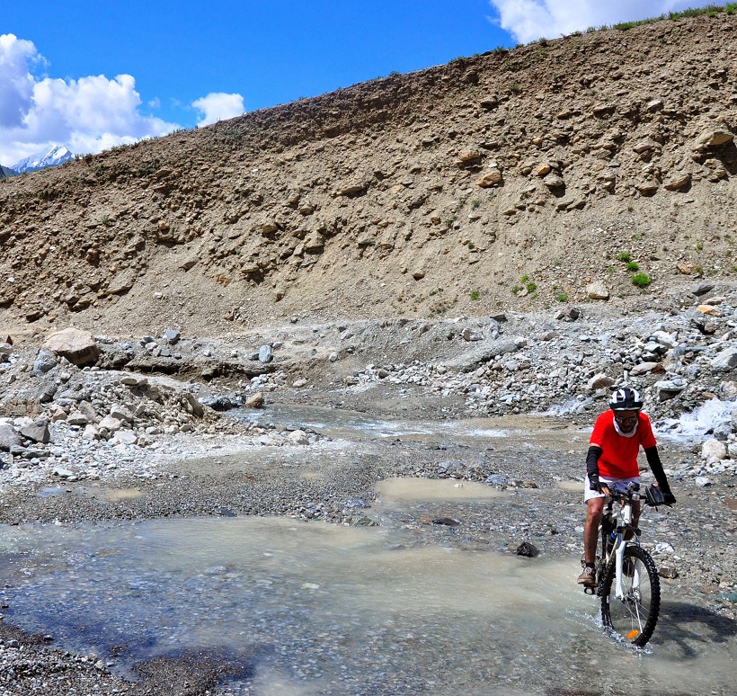 Conquering Your Fears, Gaining Yourself : Manali - Khardung La Cycling Expedition ( Part - 2 : Sissu to Brandy Nallah )