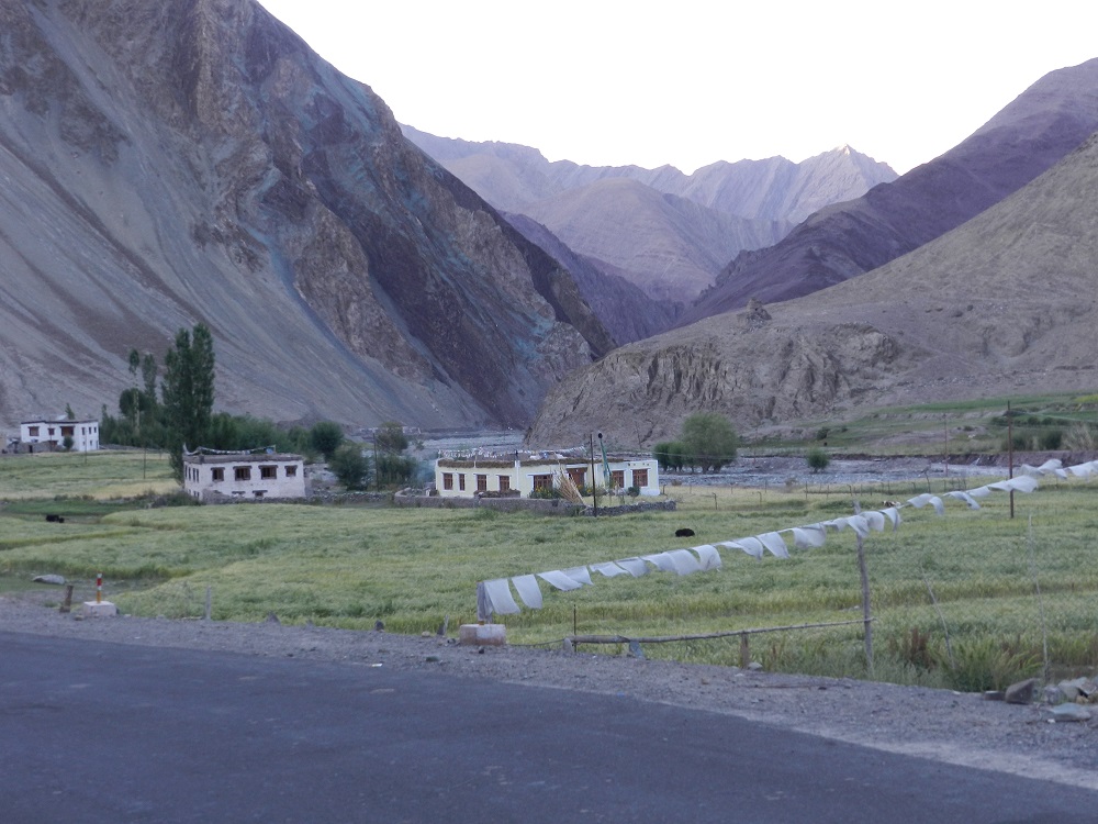 Conquering Your Fears, Gaining Yourself : Manali - Khardung La Cycling Expedition ( Part - 4 : Tso Kar to Khardung La )