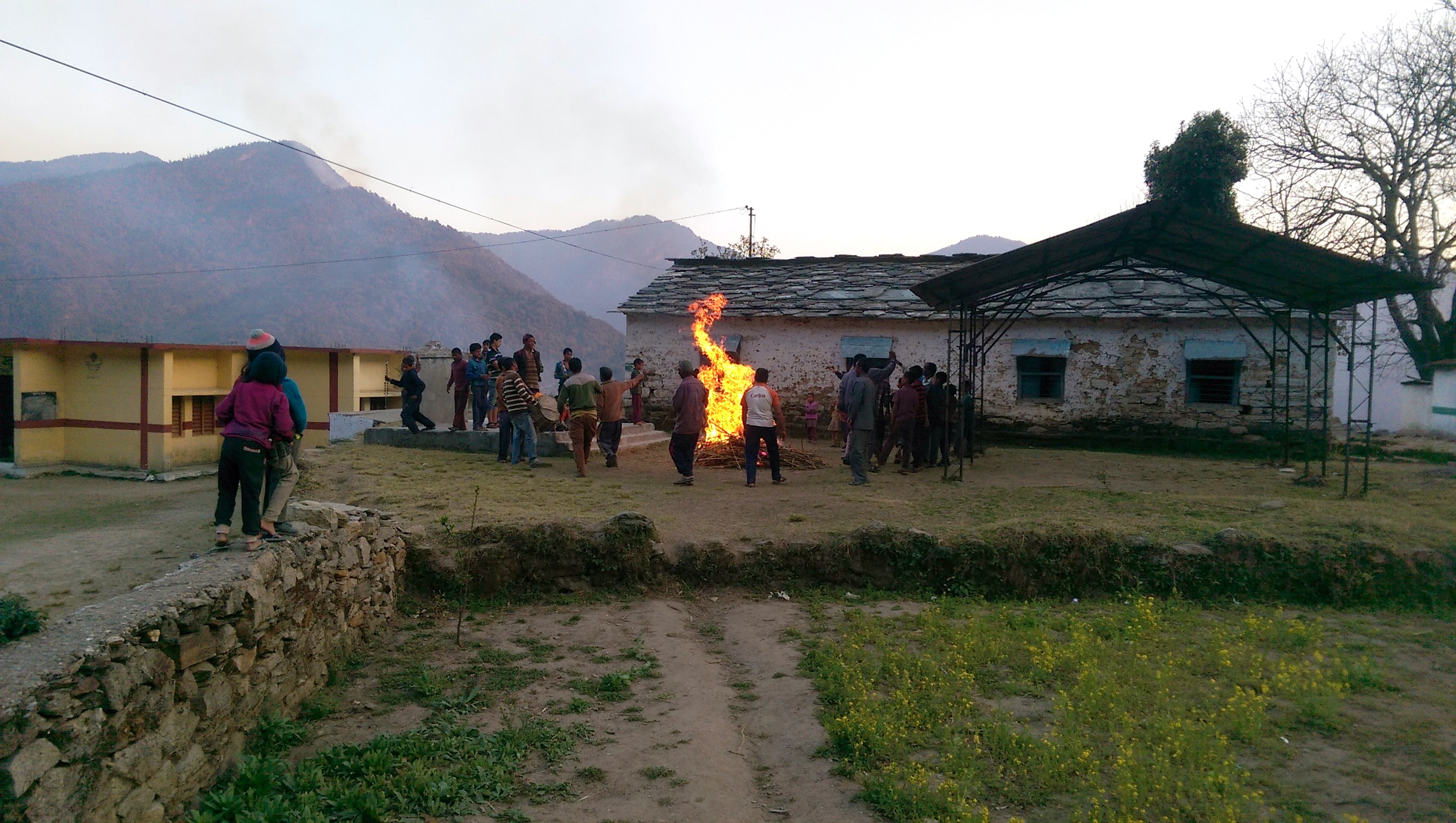 Deoria Tal - Chandrashila Trek 2016