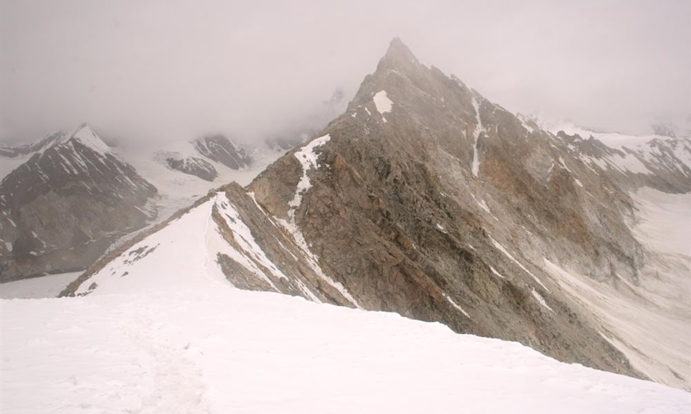 A trek to Kalindi pass