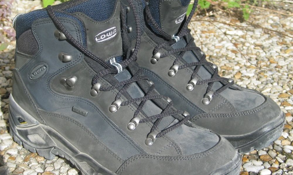 How to select a perfect pair of hiking shoes