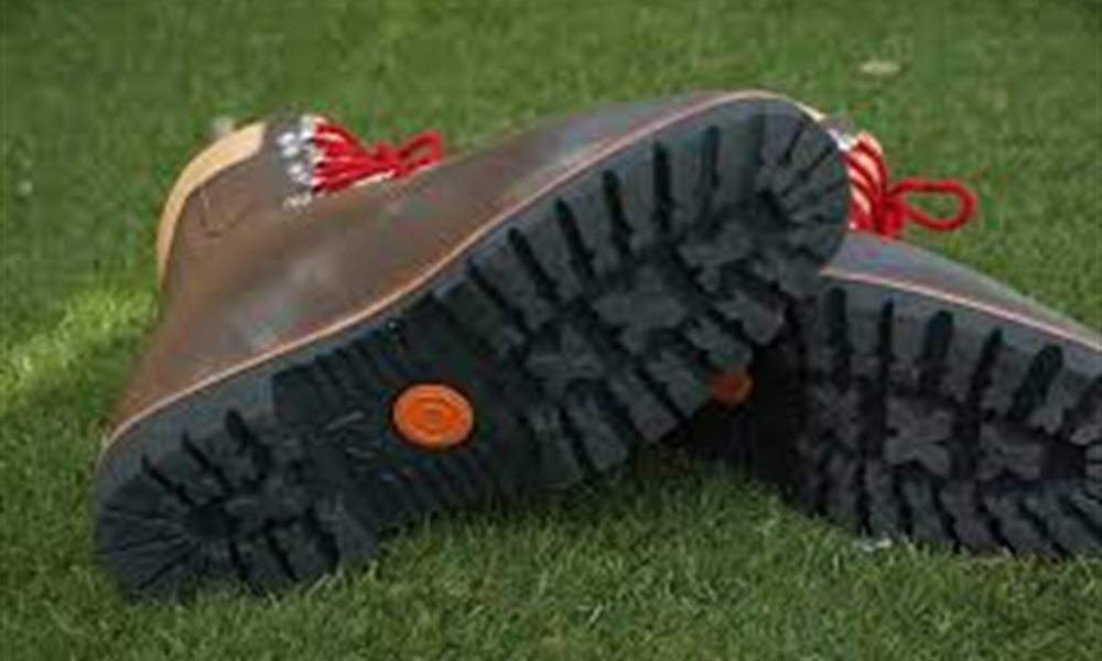 How to select a perfect pair of hiking shoes