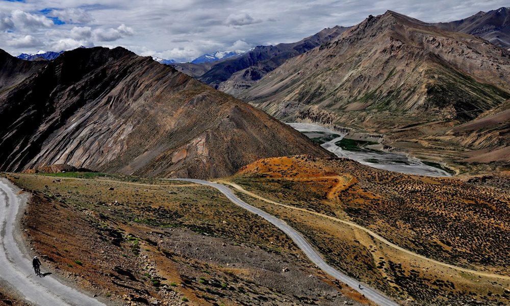 Why Manali-Leh Cycling is the next big thing for all the cyclists out there