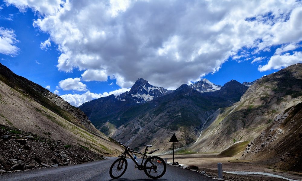 Why Manali-Leh Cycling is the next big thing for all the cyclists out there