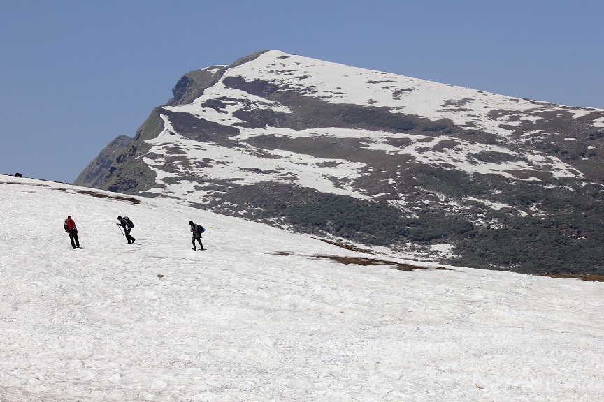 A trek through the fields of Malana - Chandrakhani Pass