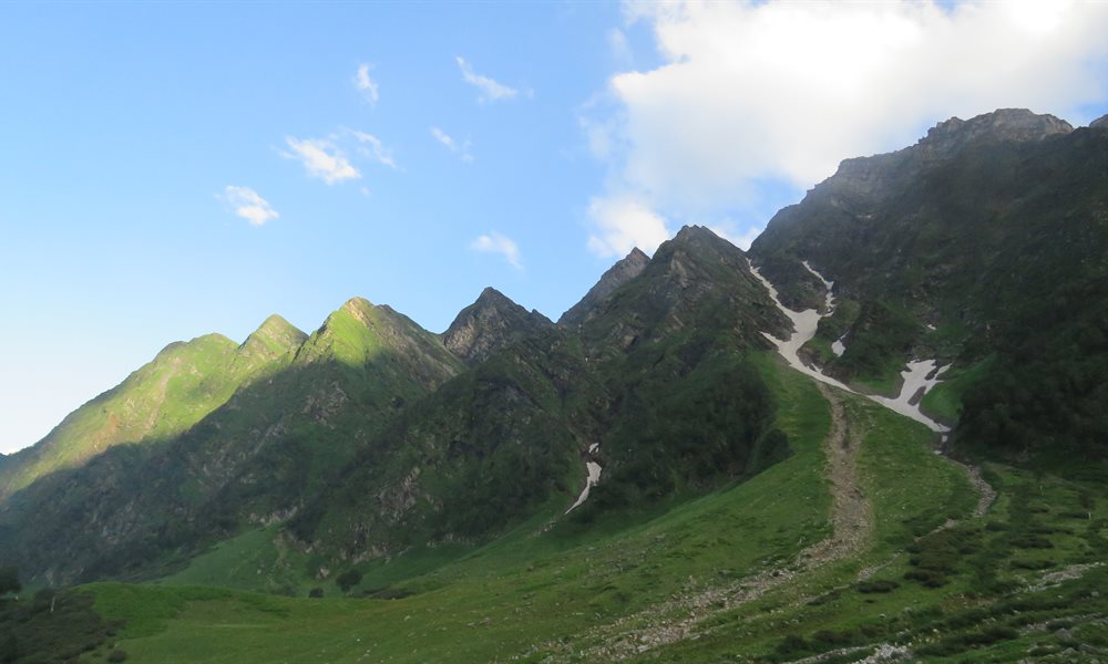 12 Things You Should Look Forward To On  Your Beas Kund Trek