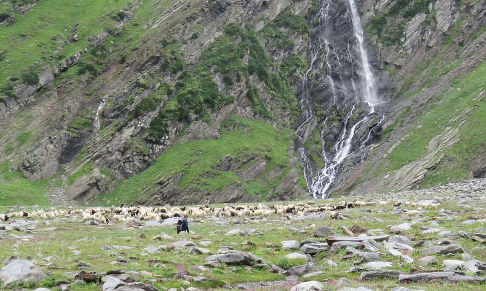12 Things You Should Look Forward To On  Your Beas Kund Trek