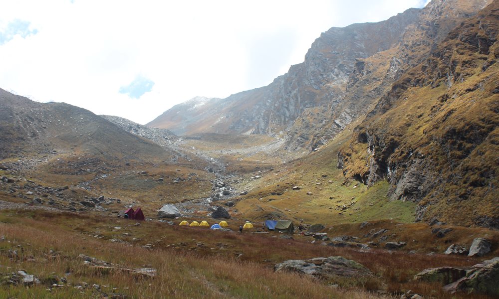 A walk in the land of myths: Bali Pass