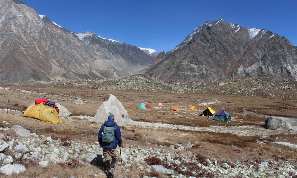 Legendary peaks and glaciers around Vasuki Tal 
