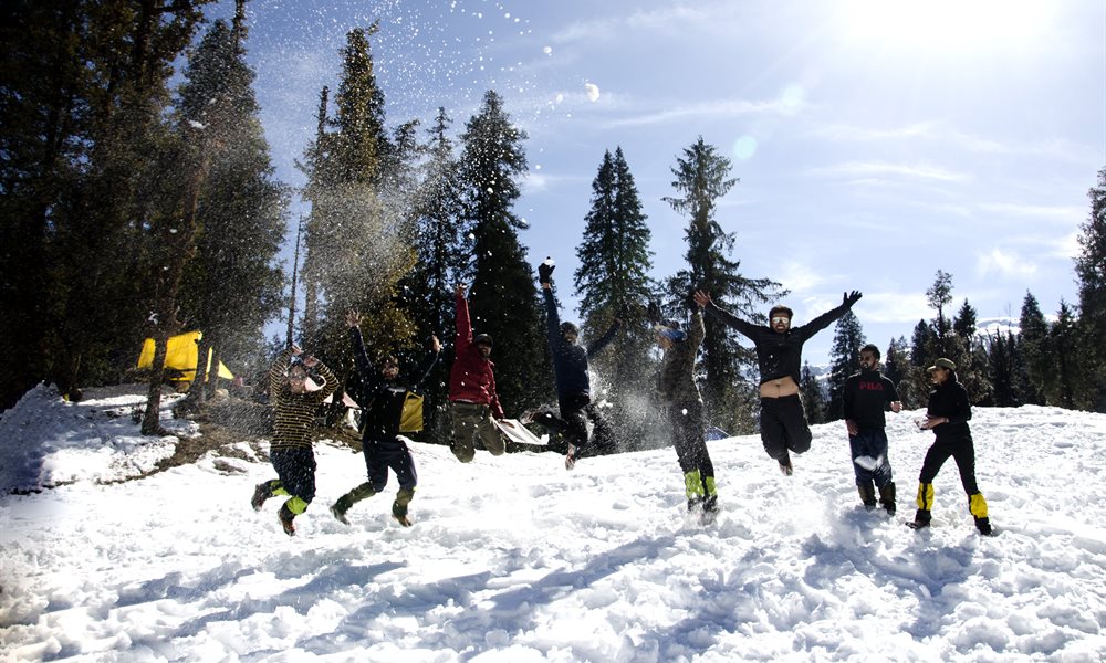 What makes Kedarkantha a good trek for beginners?