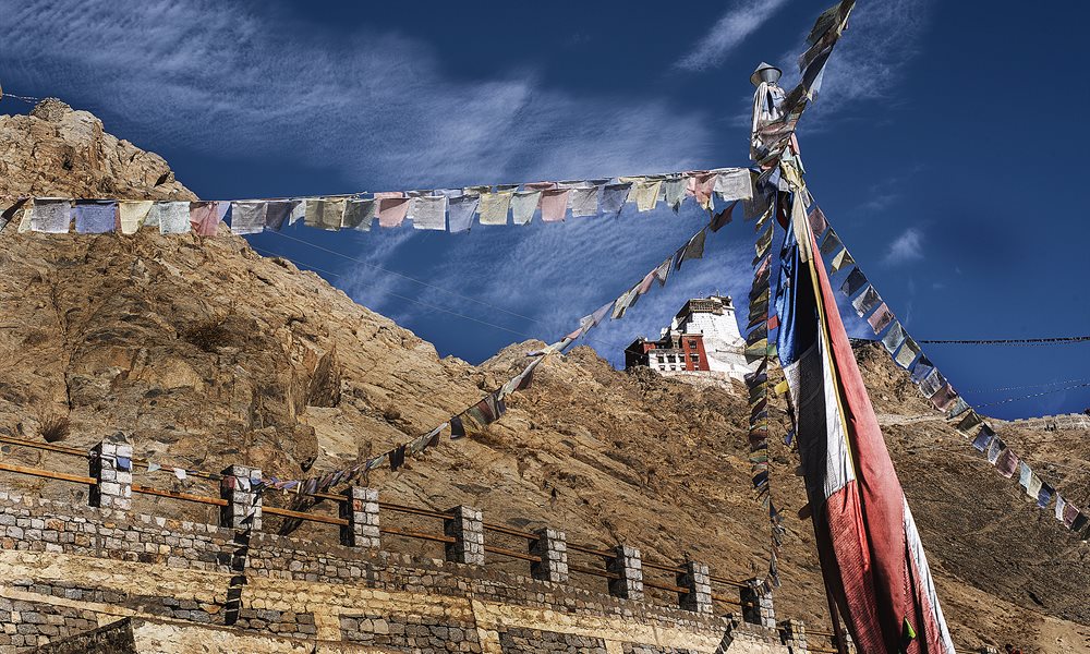 What are the dangers involved on Chadar Trek?