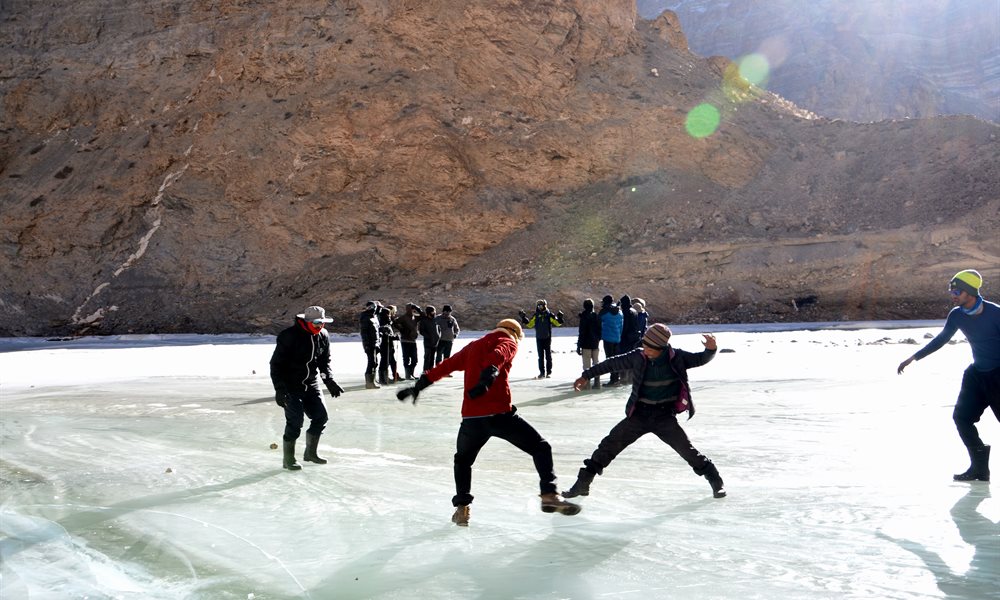 What are the dangers involved on Chadar Trek?