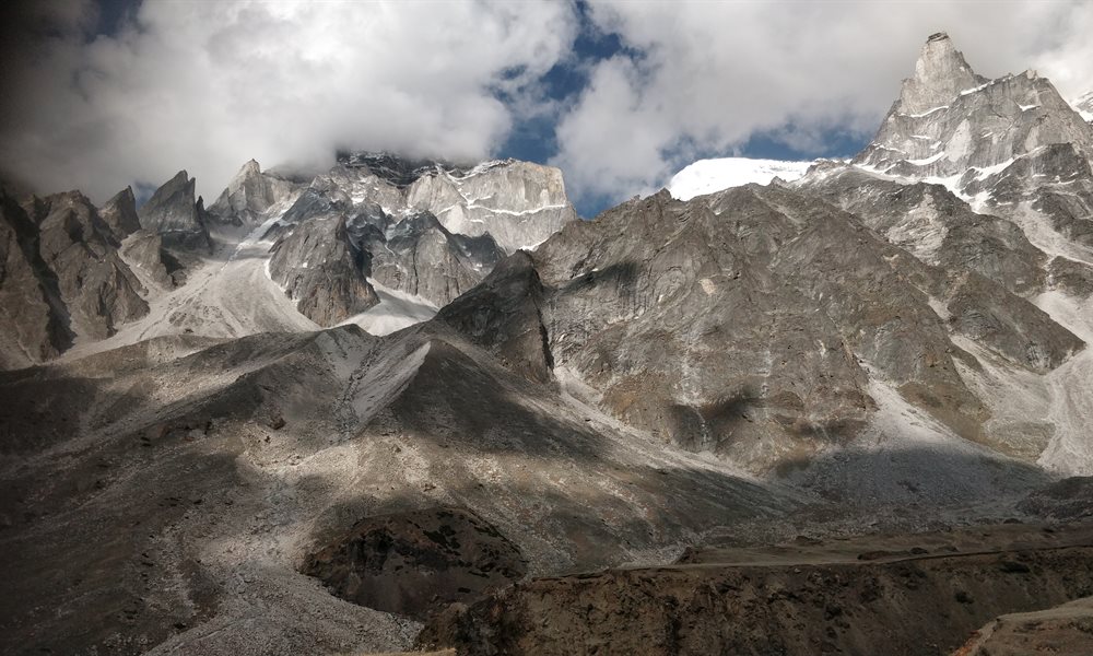 Kedartal : where the streams gurgle and the  mountains whisper 