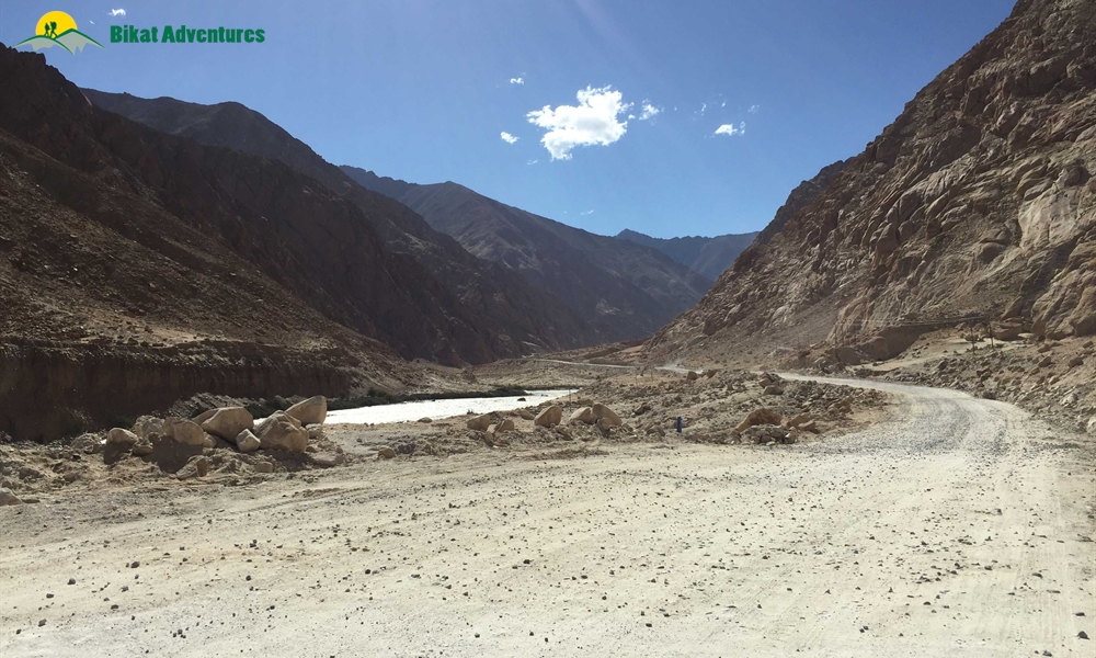 A sea among mountains : Cycling from Leh to Tso Moriri