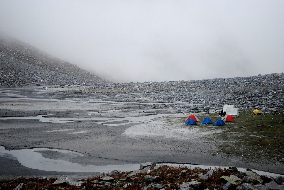 Solitude ki maa ki aankh - hampta pass trek