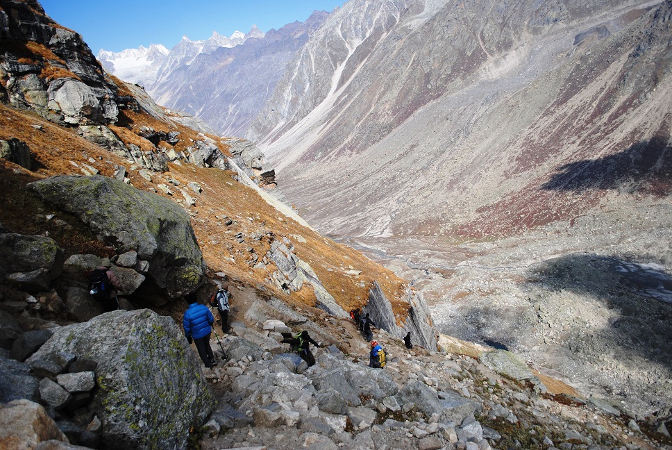 Solitude ki maa ki aankh - hampta pass trek