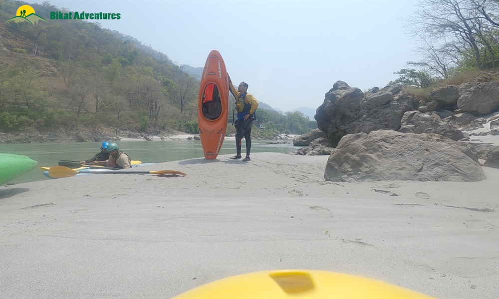 HOW TO DRAIN WATER FROM A KAYAK: A Beginners’ Guide
