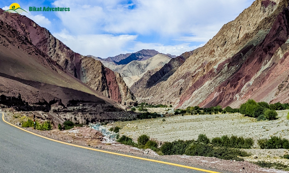 Highlights of the Manali-Leh-Khardung La Cycling Expedition