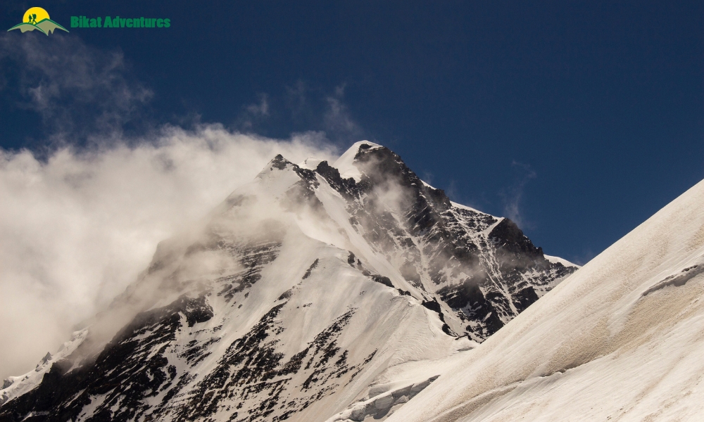 Difference Between Expeditions, High Altitude Treks and Hikes