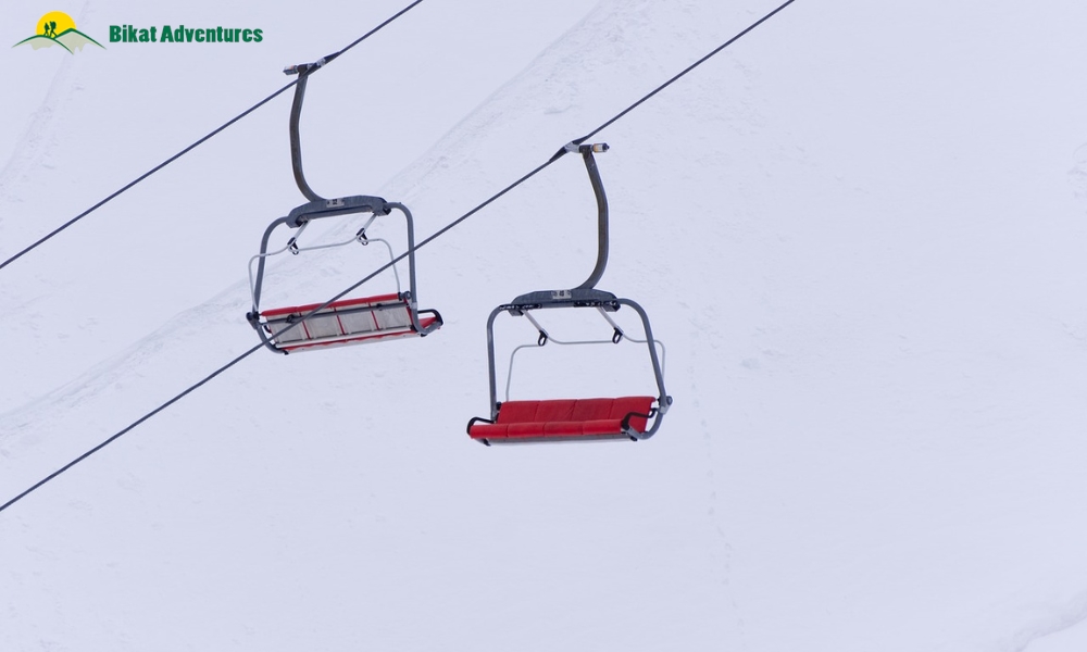 Gulmarg vs Auli: Which is a Better Skiing Destination?