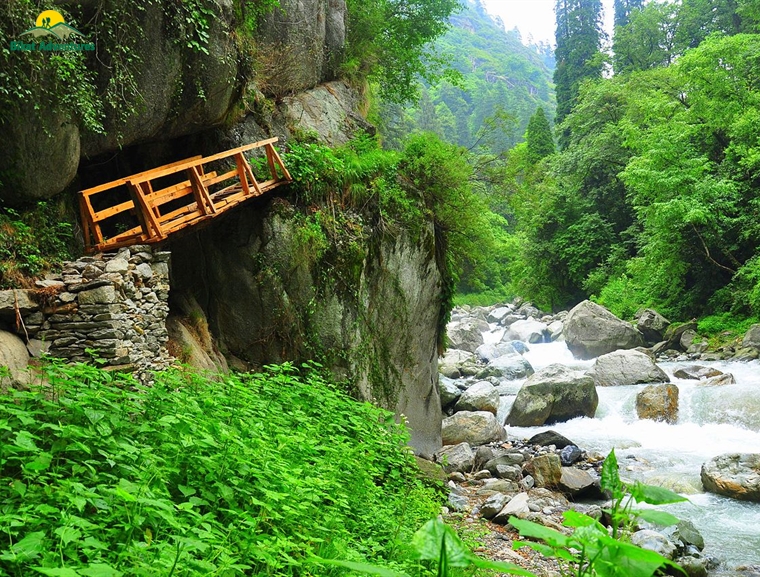 trek in tirthan valley