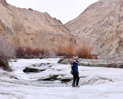 chadar trek frozen river