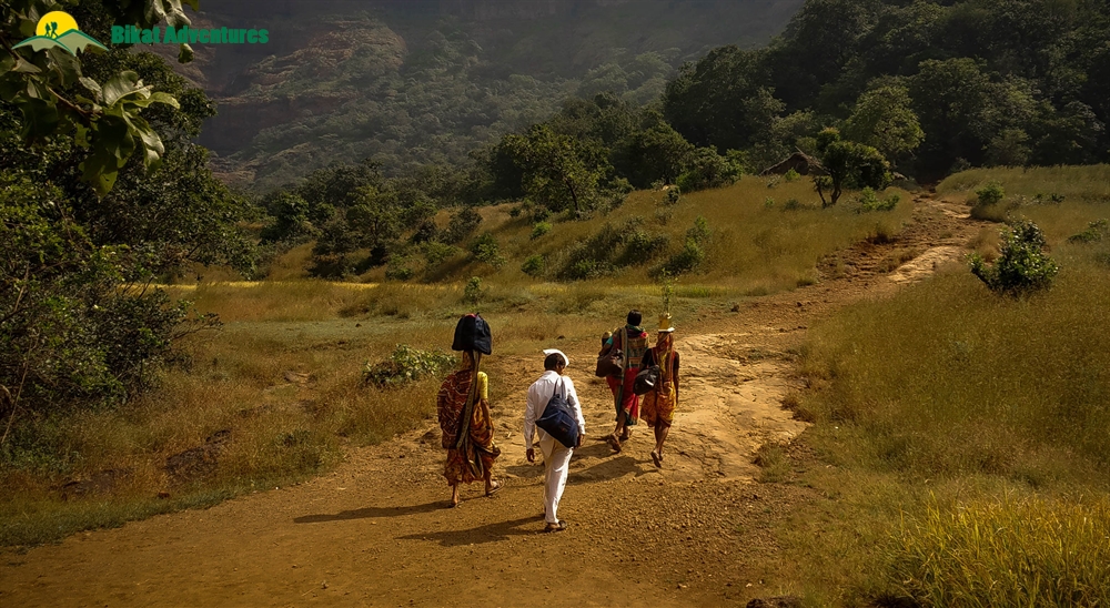 harishchandragad trek temple