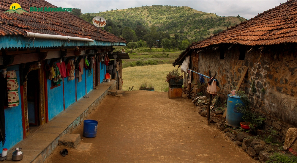 kalsubai trek crowd