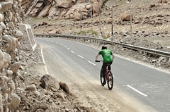 umling-la-pass-cycling
