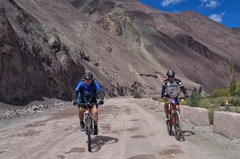 umling-la-pass-cycling